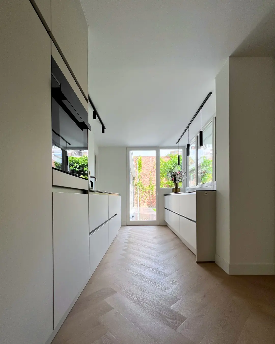 keuken-symmetrisch-maar-en-moost-heeze-leende-valkenswaard-interieurarchitectuur.webp